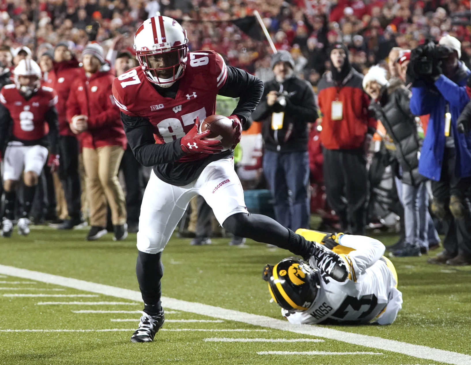 Badgers 24, Hawkeyes 22